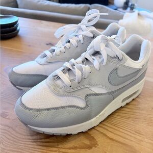 Nike Air Max 1 '87 in Smoke Grey and White